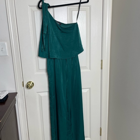 Lulu’s Emerald Green One Shoulder Jumpsuit | XS - Picture 3 of 11